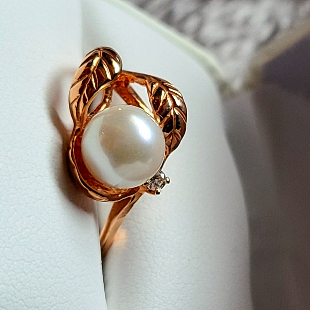 Rose gold freshwater pearl maile leaf ring